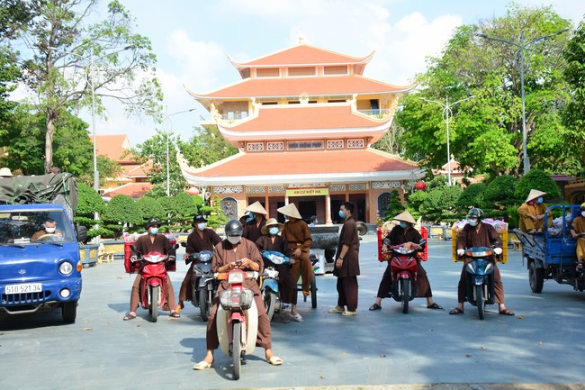 Continuing to support people in need in the Covid-19 pandemic of Hoang Phap Pagoda (series 2)